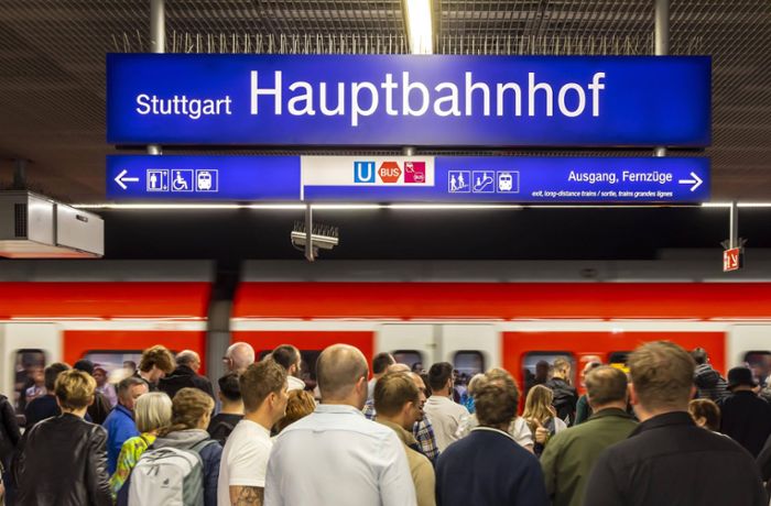 Rauferei in  Stuttgart: Drei Männer prügeln sich am Hauptbahnhof –  Zeugen gesucht