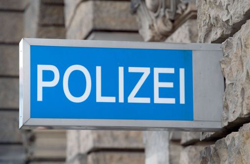 Die Polizei ermittelt, weil zwei Deutsche zwei Afrikaner beleidigt und bedroht haben sollen (Symbolbild). Foto: dpa