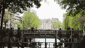 Für eine Bootsfahrt auf dem Kanal Saint-Martin braucht man Zeit - neun Schleusen gibt es zwischen La Villette und der Seine. Foto: Schöpfer