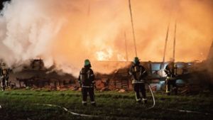 Schwerer Scheunenbrand hält Feuerwehr in Atem