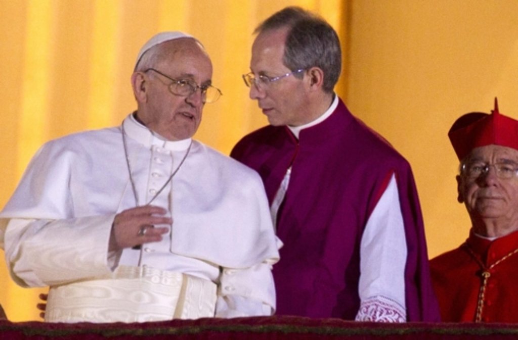 Der neue Papst (links).