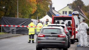 Ermittler am Fundort der Leiche in Horn-Bad Meinberg Ende Oktober 2023. Foto: Christian Müller/Westfalennews/dpa