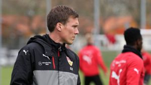Trainer Hannes Wolf und sein VfB Stuttgart gehen hochkonzentriert in die Partie gegen Erzgebirge Aue. Foto: Pressefoto Baumann
