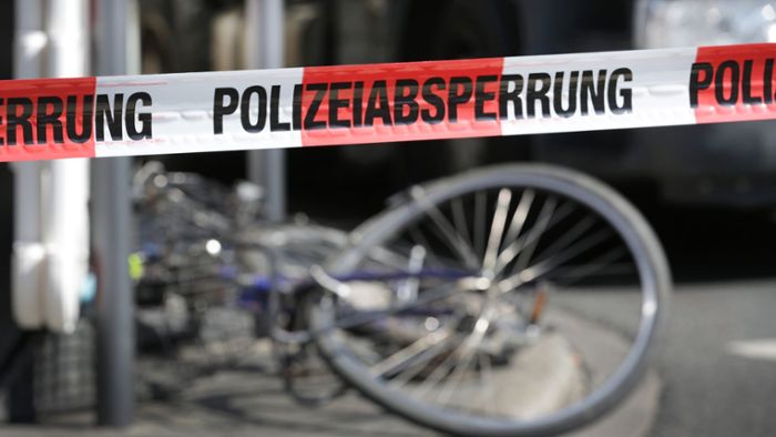 Unbekannte Frau verursacht in Filderstadt Unfall mit Radfahrer