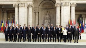 Einigkeit zur Jubiläum: Die 27 Regierungschefs der EU-Mitgliedsstaaten unterzeichneten eine Erklärung zum 60. Jahrestag der Römischen Verträge. Foto: AP