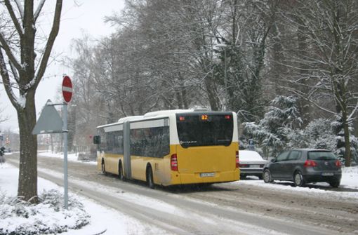Schnee und Eis stellen den Bus nicht selten vor Schwierigkeiten, insbesondere an Steigungsstrecken. Foto:  