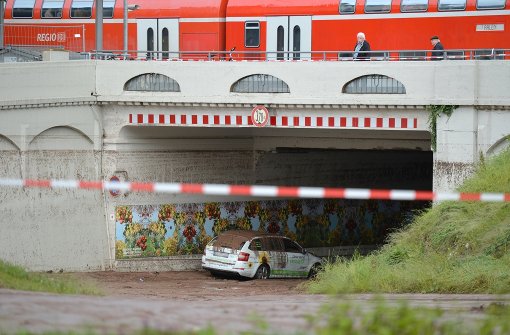 Zwei Männer sind am Wochenende beim Unwetter in Schwäbisch Gmünd in einer Bahnunterführung in einen Kanalschacht eingesogen worden. Foto: dpa