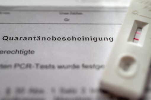 Geht es auch ohne PCR-Test? Foto: Ralf Geithe / shutterstock.com