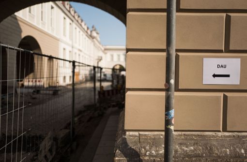 Berlin soll im Herbst eine Stadt in der Stadt bekommen, abgeriegelt von einem Nachbau der Mauer. Foto: dpa