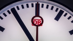 Bei der Bahn wird die Zeit knapp - drohen bald längere Streiks? Foto: dpa