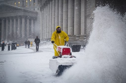 Ein gewaltiger Schneesturm fegt über New York City und bringt die Stadt nahezu zum Erliegen. Foto: EPA