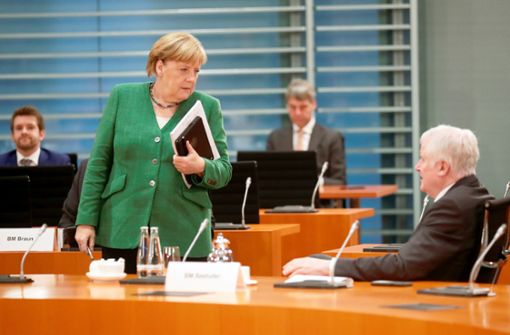 Angela Merkel und Horst Seehofer: Die Politiker haben sich in der Debatte um Flüchtlinge aus Griechenland geeinigt. Foto: dpa/Hannibal Hanschke