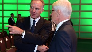 Borussia Dortmunds Präsident Reinhard Rauball (rechts) mit dem Vorstandsvorsitzenden des FC Bayern München, Karl-Heinz Rummenigge. Foto: Bongarts