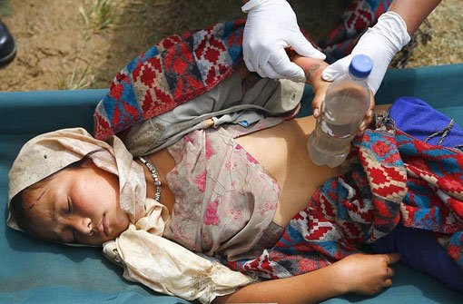 Nach dem Erdbeben in Nepal ist der Bedarf an Notunterkünften, Trinkwasser, Lebensmitteln und Medikamenten groß. Foto: dpa