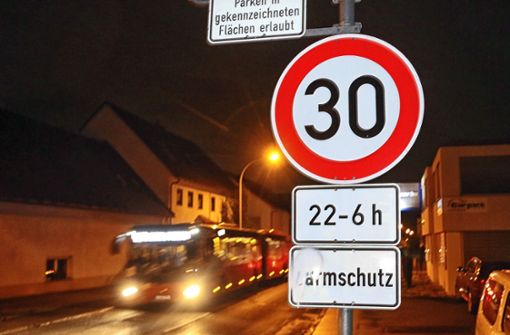 An der Steinheimer Straße soll der Verkehr auch tagsüber langsam rollen. Foto: Ralf Poller/avanti