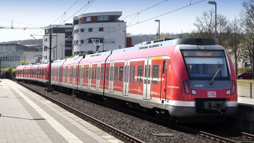 Damit Fahrgäste genug Platz in den Zügen haben, sind künftig mehr Langzüge unterwegs. Foto: Horst Rudel