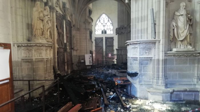 Verdächtiger nach Großbrand in Kathedrale festgenommen