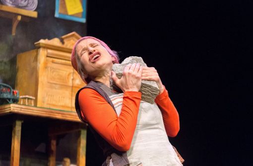 Masha Dimitri repariert gebrochene Herzen – wie das geht, zeigt sie bei ihrem Auftritt in Waiblingen. Foto: Teatro Dimitri