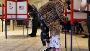 Eine Wählerin gibt in den USA ihre Stimme ab. Foto: AP