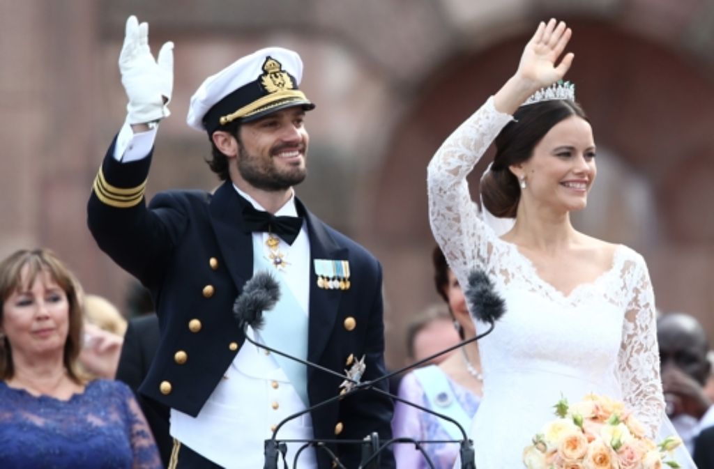 Prinz Carl Philip und Prinzessin Sofia zeigen sich den Schweden.