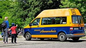 Ein Bus des Unternehmens Sonnenschein holt in Vaihingen Schüler ab. Foto: Lichtgut/Horst Rudel