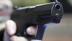 Wirte mit Schusswaffe bedroht – Polizei sucht Zeugen