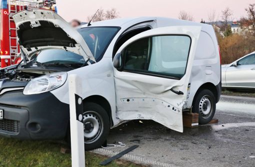 Der Kangoo wurde vom Mercedes seitlich gerammt. Foto: 7aktuell.de/Kevin /  Lermer
