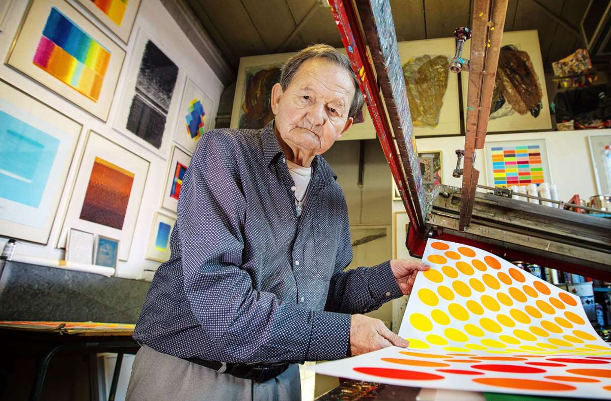 Hans-Peter Haas in seinem Atelier: Die Arbeit geht dem 85-Jährigen nicht mehr so leicht von der Hand wie einst.