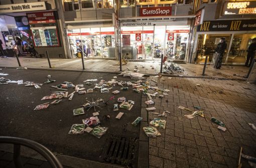 Die Einzelhändler in der Innenstadt sind entsetzt angesichts der Gewaltausbrüche. Foto: dpa/Simon Adomat
