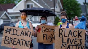 Demonstranten  in  Minneapolis machen klar: „Schwarze Leben zählen“. Foto: AFP/KEREM YUCEL