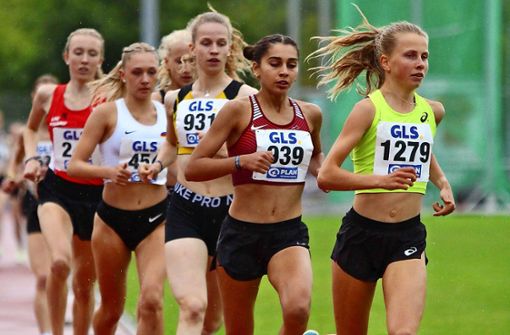 Läuft der Konkurrenz auf und davon in Richtung Titel: Kira Weis (re.) vom KSG Runningteam aus Gerlingen. Foto: privat