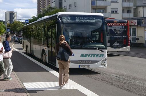Viele Menschen sind auf die betroffenen Busverbindungen angewiesen. Foto: Simon Granvill/ 
