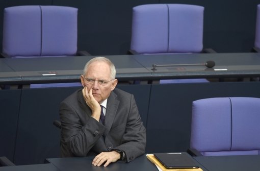 Bundesfinanzminister Wolfgang Schäuble hat am Freitag im Bundestag betont, dass die Entscheidung über eine Verlängerung der Griechenland-Hilfe keinem Abgeordneten leichtfalle. Foto: dpa