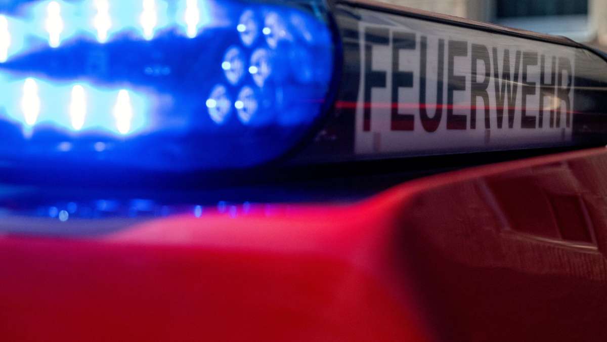 Feuerwehreinsatz in Nürtingen: Fahrzeug geht  in Flammen auf