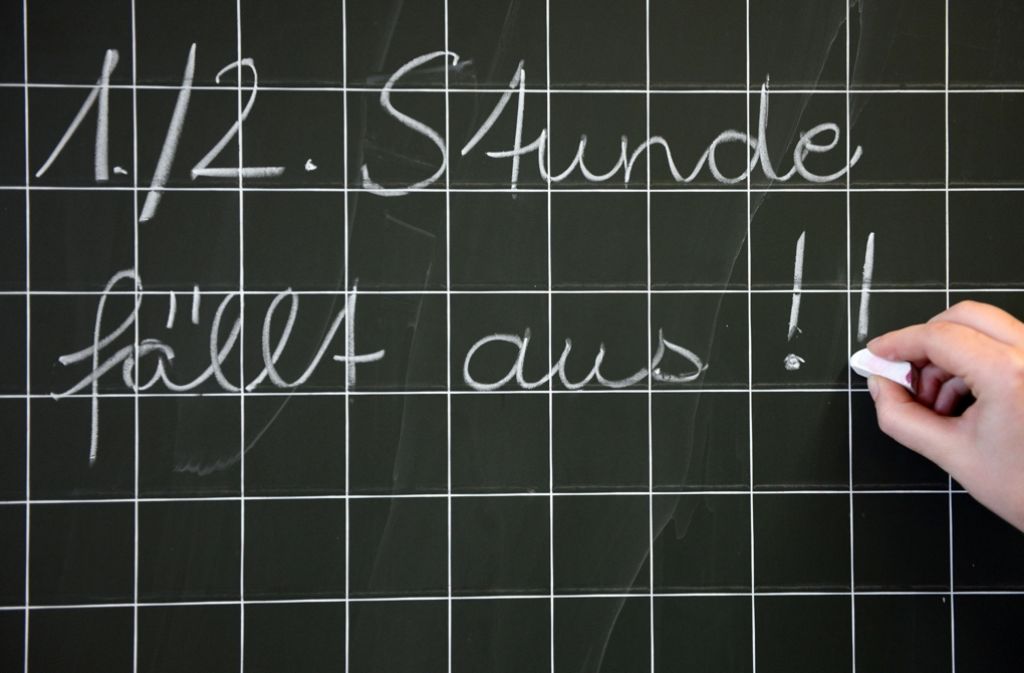 In der Grundschule Strümpfelbach fallen wöchentlich vier Schulstunden aus. Foto: dpa
