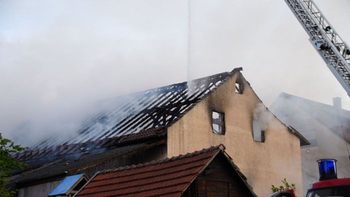 Schaden nach Scheunen-Brand auf 500 000 Euro geschätzt