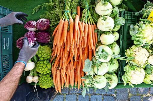 Frisches Gemüse vom Wochenmarkt gibt es in Möhringen vom 2. Januar an im Spitalhof und nicht mehr auf dem Oberdorfplatz. Foto: dpa/Julian Stratenschulte