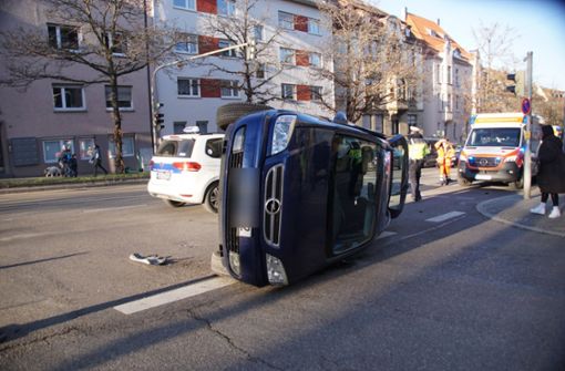 Bei dem Unfall kippte der Opel auf die Seite. Foto: 7aktuell.de/Andreas Werner/7aktuell.de | Andreas Werner