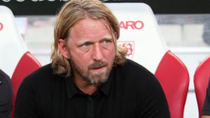 Ein viel beschäftigter Mann: VfB-Sportdirektor Sven Mislintat Foto: Baumann