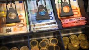 Urangst der Deutschen: Geld, das nichts mehr wert ist. Foto: dpa//Jens Büttner