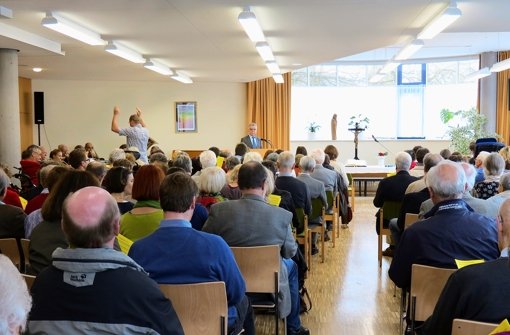 Mehr als 180 Gemeindemitglieder kamen zum Gottesdienst. Foto: Julia Barnerßoi