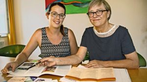 Sarah Seibold (links) und Erika Kienzler vom Esslinger Verein „Frauen helfen Frauen“ müsse hilfesuchende Gewaltopfer  immer häufiger vertrösten. Foto: Ines Rudel