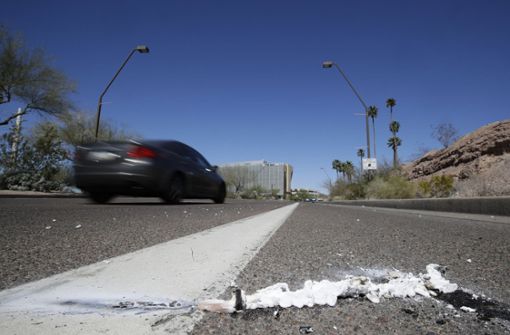 Nach dem ersten tödlichen Unfall mit einem selbstfahrenden Auto laufen die Ermittlungen an. Foto: AP