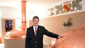 Christian Rasch, Vorstand der Badischen Staatsbrauerei Rothaus AG, steht im neuen Brauerei- und Schwarzwaldmuseum Brauwelt vor zwei Sudkesseln. Foto: dpa