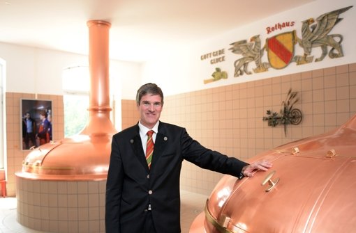 Christian Rasch, Vorstand der Badischen Staatsbrauerei Rothaus AG, steht im neuen Brauerei- und Schwarzwaldmuseum Brauwelt vor zwei Sudkesseln. Foto: dpa