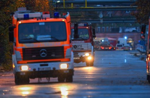 Die Feuerwehr musste zu einem Brand in einem Stuttgarter Mehrfamilienhaus ausrücken (Symbolbild). Foto: dpa