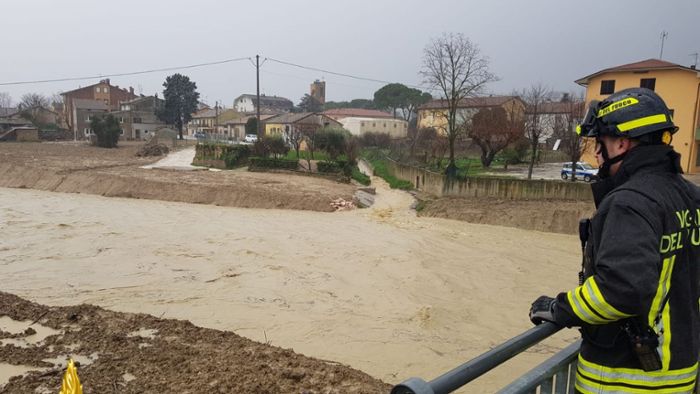 Italien ächzt unter heftigen Schneefällen und Überflutungen