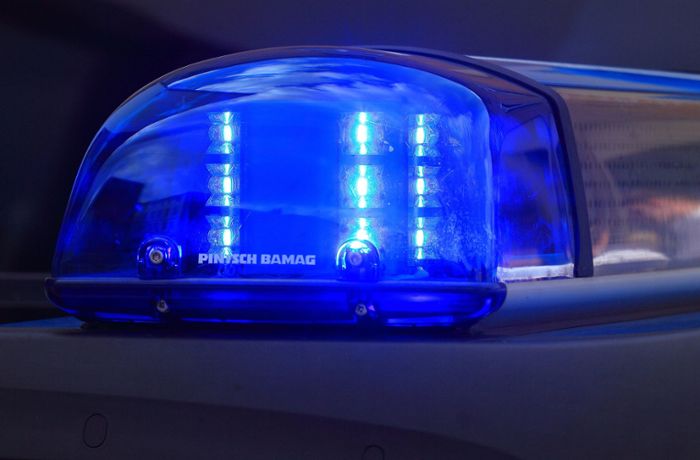 Stuttgarter Polizei sucht Zeugen: Duo stiehlt Handy und attackiert Opfer mit Pfefferspray