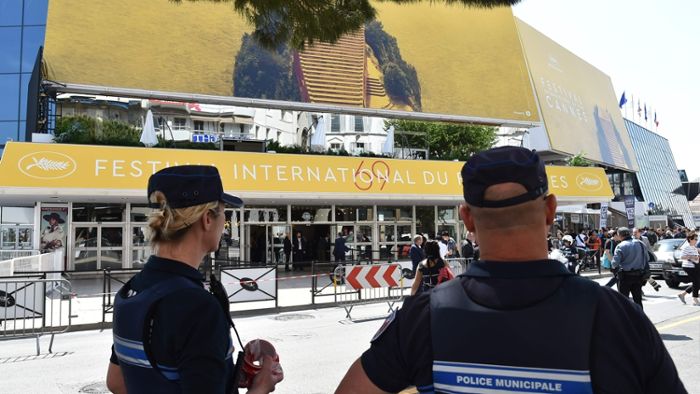 Erste Evakuierung des Festival-Palais in Cannes