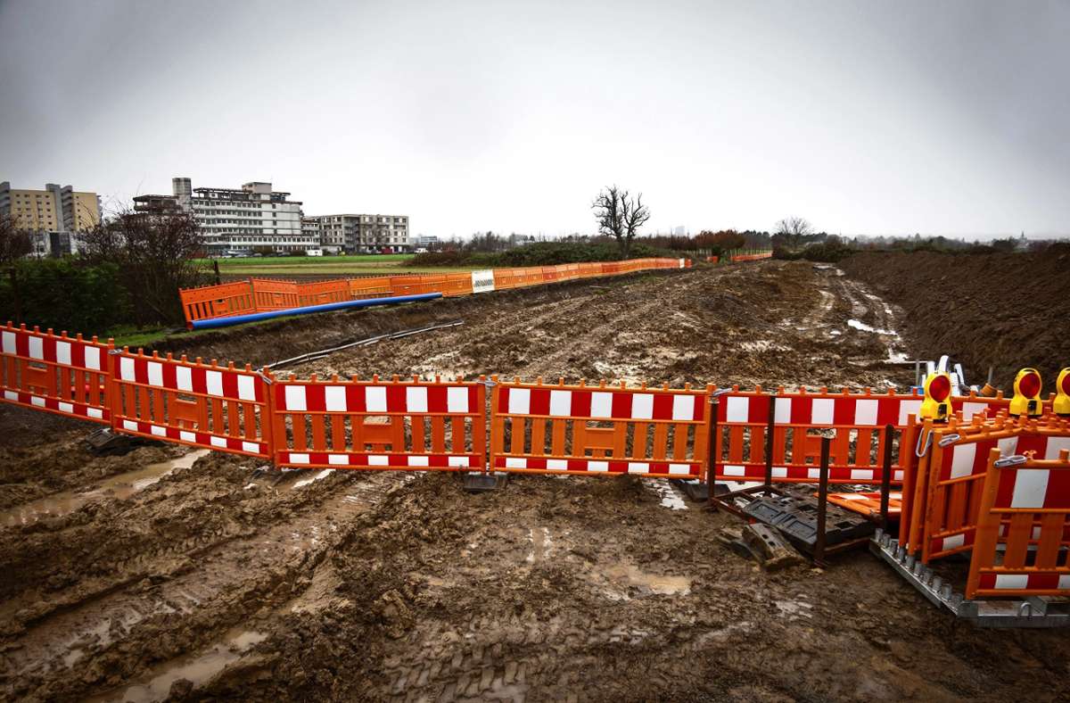 Der Eindruck trügt: Hier entsteht keine neue Autobahn, sondern lediglich eine Trinkwasserleitung, allerdings eine sehr wichtige. Foto: Lichtgut/Achim Zweygarth